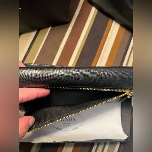 PRADA Tri color leather snap wallet w/COA box/tissue